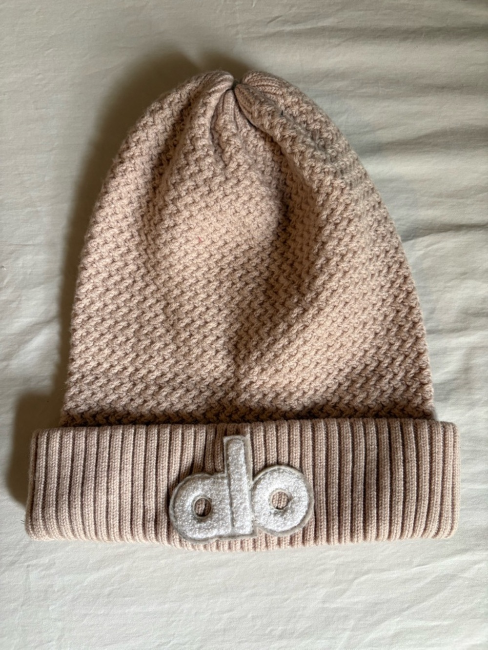 ALO Yoga Cool Skies Beanie with Raised Logo
